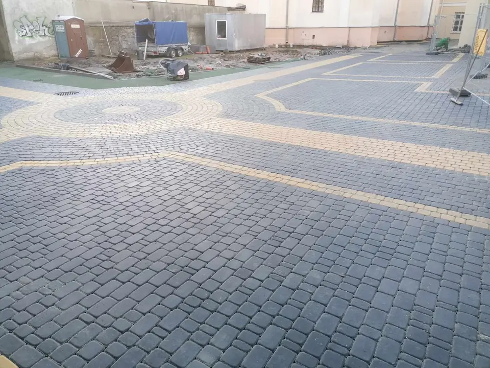 Jak zaprojektować i wykonać parking firmowy, by był trwały i estetyczny?
